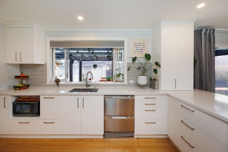 Photo of property in 144 Ruamahanga Crescent, Terrace End, Palmerston North, 4410