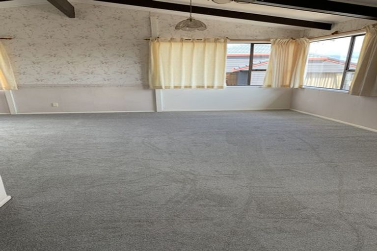 Photo of property in 17 Waller Avenue, Bucklands Beach, Auckland, 2012