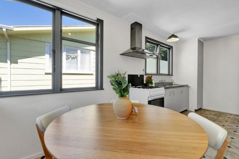 Photo of property in 8 Granby Place, Westown, New Plymouth, 4310