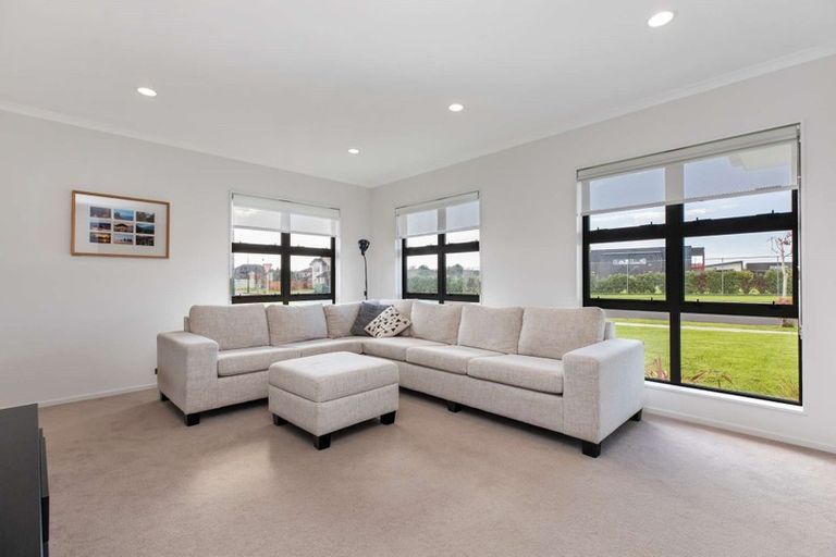 Photo of property in 20 Scotsmoor Drive, Wattle Downs, Auckland, 2103