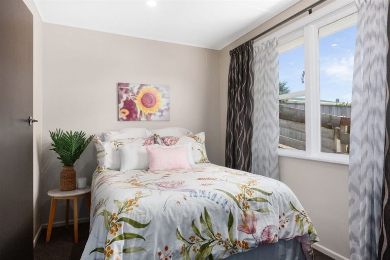 Photo of property in 111 Driver Crescent, Cannons Creek, Porirua, 5024