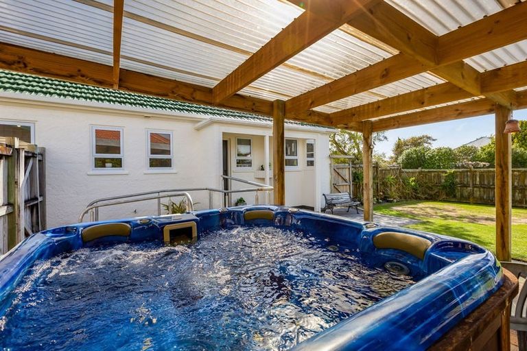 Photo of property in 139 Tukapa Street, Westown, New Plymouth, 4310