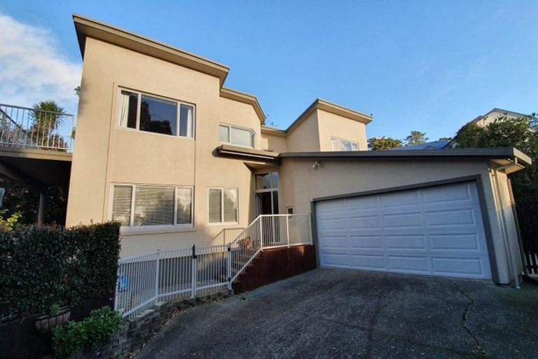 Photo of property in 21 Springwater Vale, Unsworth Heights, Auckland, 0632