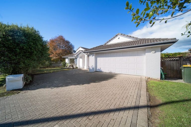 Photo of property in 170 Botany Road, Botany Downs, Auckland, 2010