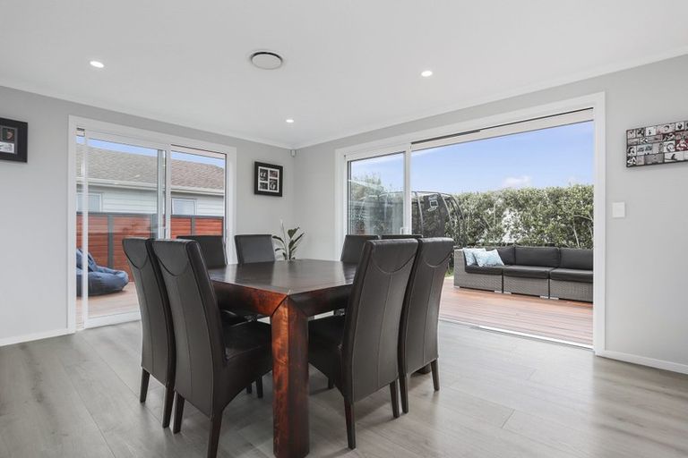 Photo of property in 4 Sir Lincoln Drive, Kumeu, 0810