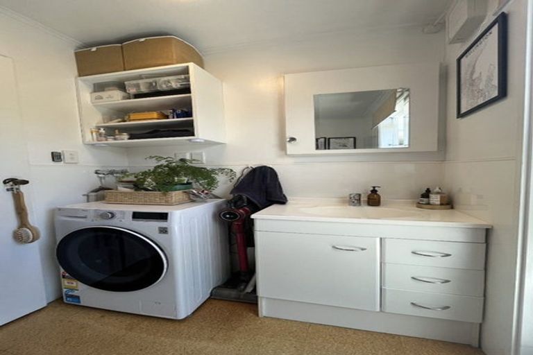 Photo of property in 2 Taupo Crescent, Plimmerton, Porirua, 5026