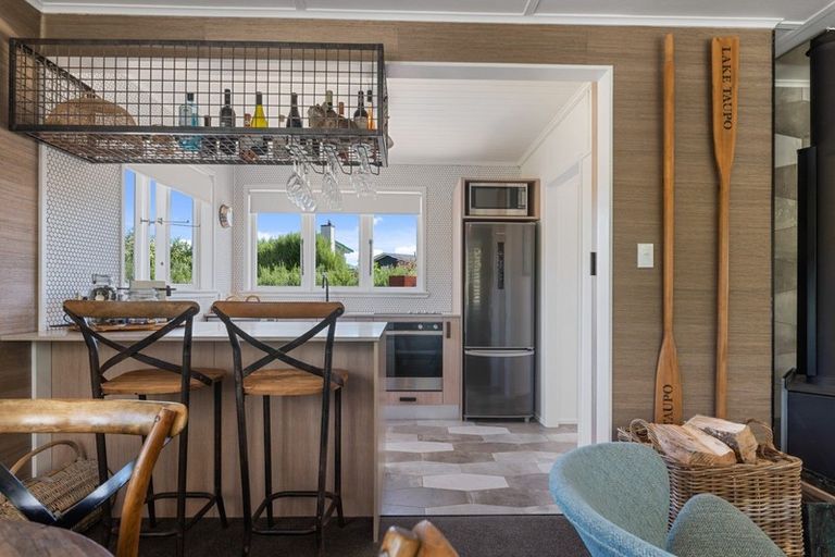 Photo of property in 28 Kinloch Road, Kinloch, Taupo, 3377