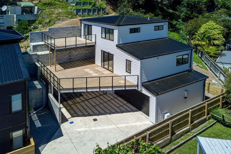 Photo of property in 6a Grays Road, Plimmerton, Porirua, 5026