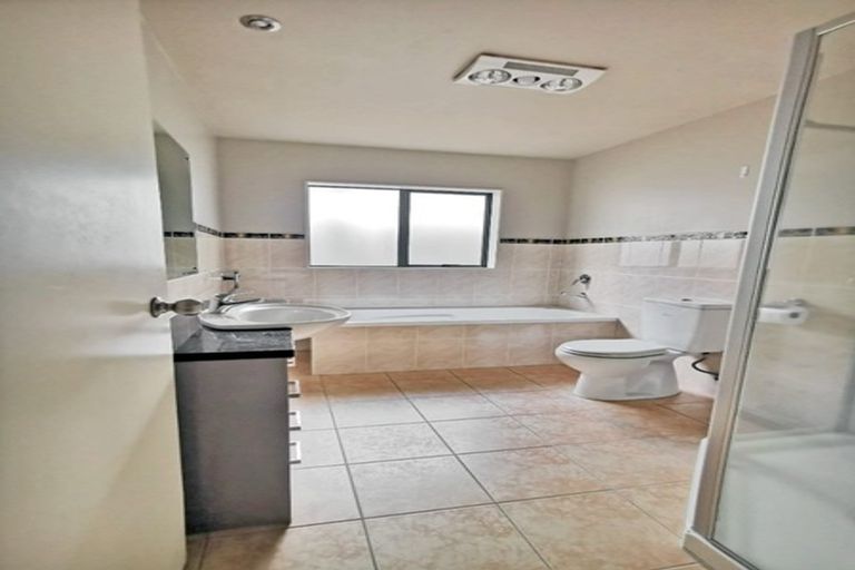 Photo of property in 13 Sapperton Drive, Henderson, Auckland, 0612