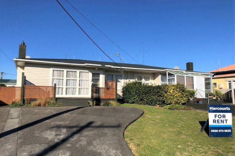 Photo of property in 6 Karaka Crescent, Levin, 5510