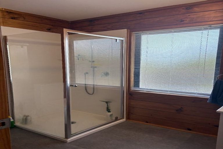 Photo of property in 2/818 East Coast Road, Oteha, Auckland, 0630