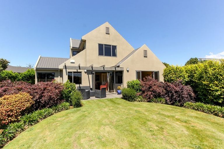 Photo of property in 12 Tupare Place, Highlands Park, New Plymouth, 4312