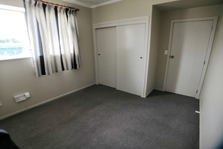 Photo of property in 67 Lincoln Park Avenue, Massey, Auckland, 0614