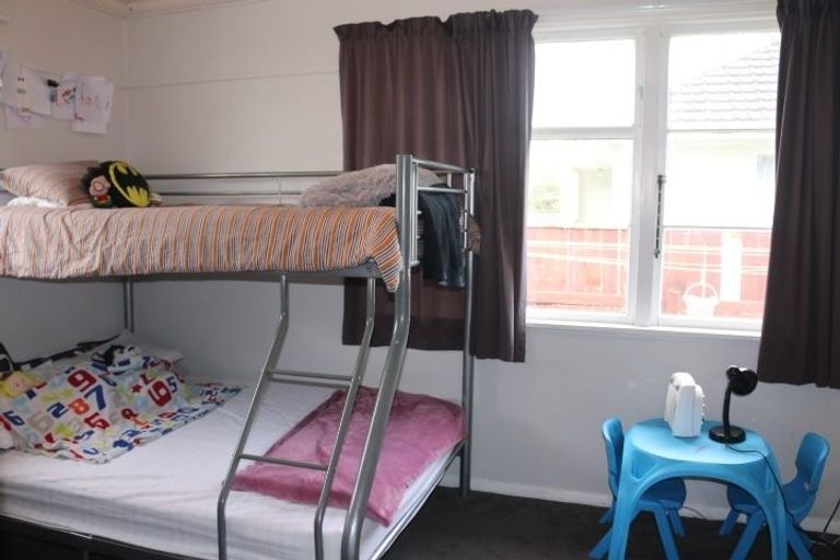 Photo of property in 660 Featherston Street, Roslyn, Palmerston North, 4414