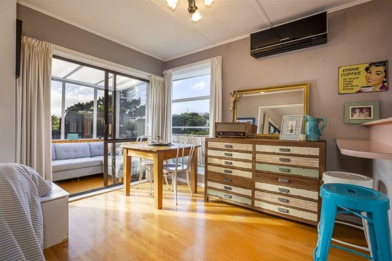 Photo of property in 31 Beazley Avenue, Paparangi, Wellington, 6037