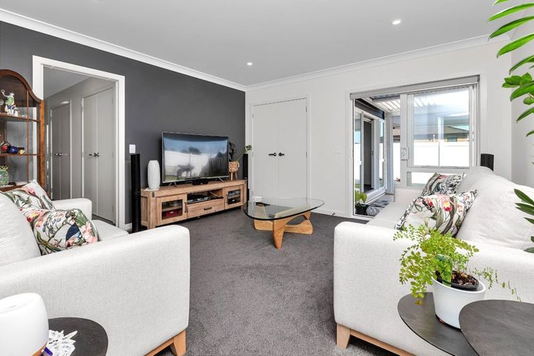 Photo of property in 41 Kaurinui Crescent, One Tree Point, 0118