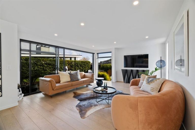 Photo of property in 5 Betty Roberts Lane, Cracroft, Christchurch, 8022