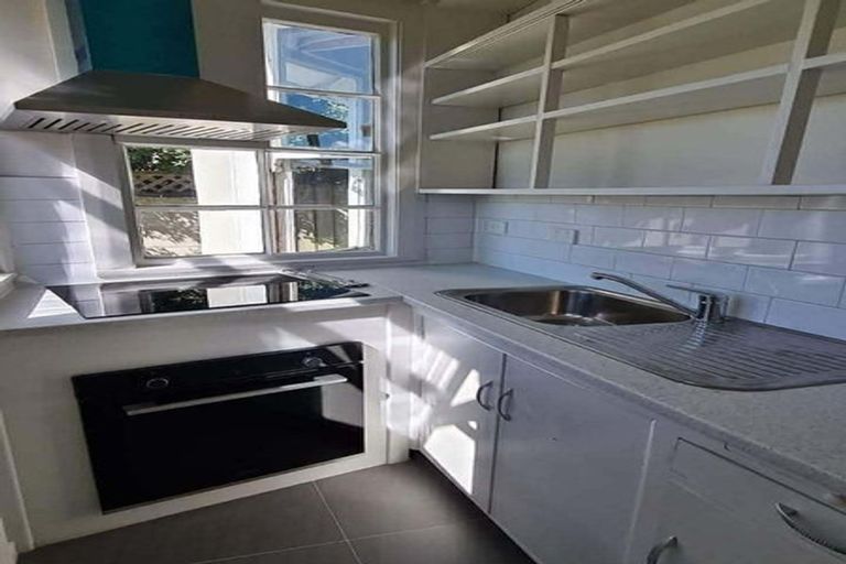 Photo of property in 1/57 Hawker Street, Mount Victoria, Wellington, 6011