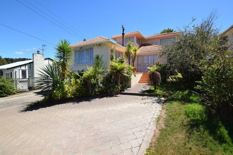 Photo of property in 25 Stottholm Road, Titirangi, Auckland, 0604