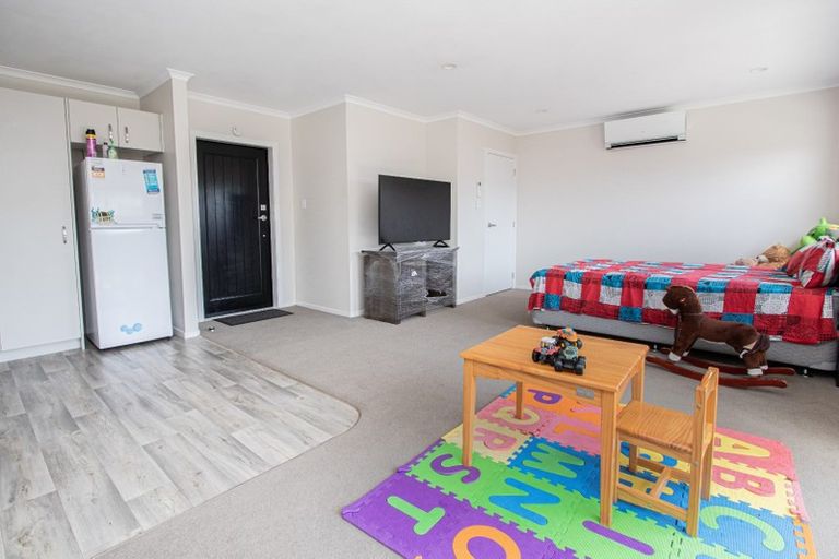 Photo of property in 2/9 Heath Street, Saint Andrews, Hamilton, 3200