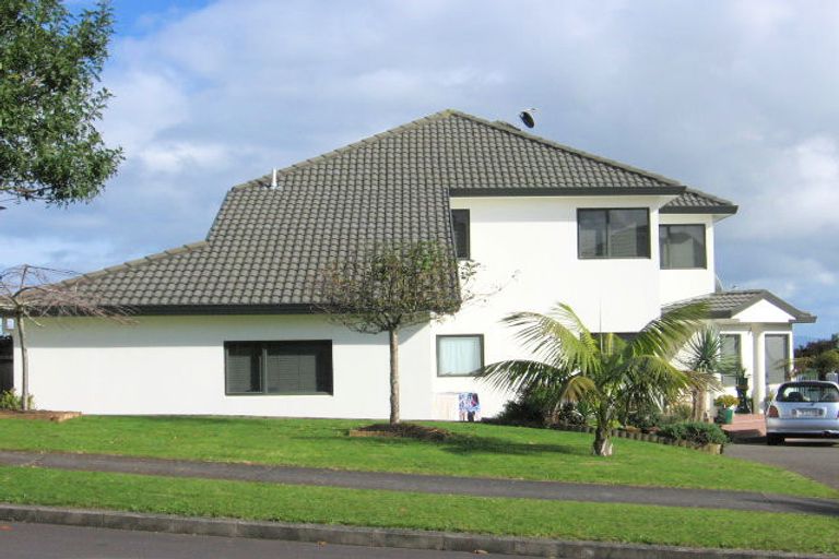 Photo of property in 3 Lobelia Rise, Goodwood Heights, Auckland, 2105