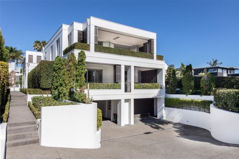 Photo of property in 2/70 Kitchener Road, Milford, Auckland, 0620