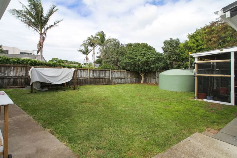 Photo of property in 4 Seaway Road, Clarks Beach, 2122