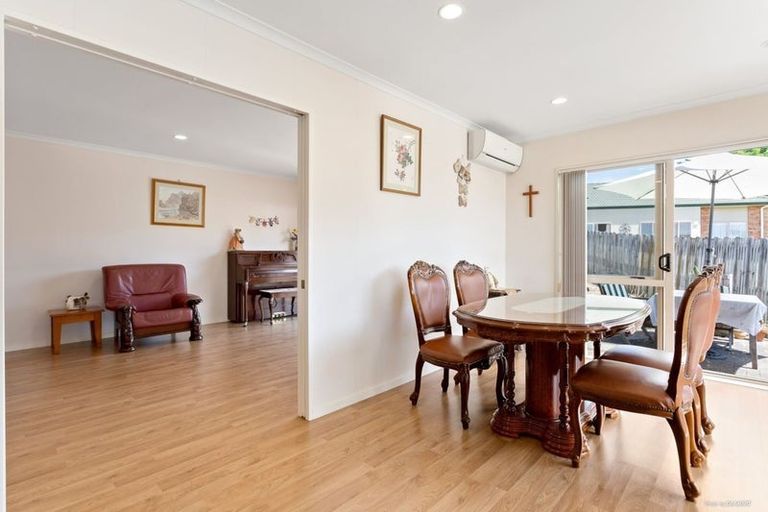 Photo of property in 5 Landvale Court, Browns Bay, Auckland, 0630