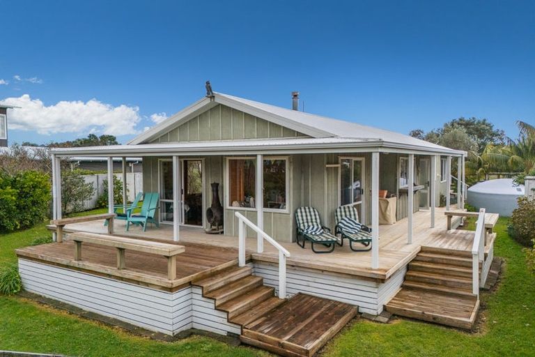 Photo of property in 10 Martin Place, Cooks Beach, Whitianga, 3591