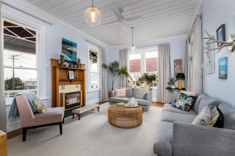 Photo of property in 17 Kowhai Street, Strandon, New Plymouth, 4312