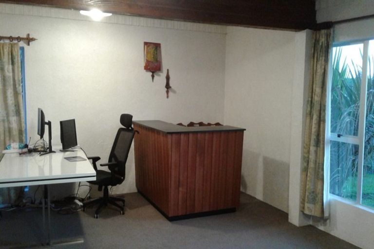 Photo of property in 104 Lantana Road, Green Bay, Auckland, 0604