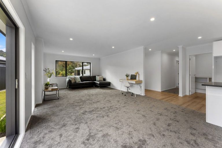 Photo of property in 3 Nikau Lane, Timberlea, Upper Hutt, 5018