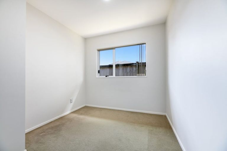 Photo of property in 8 Riverglade Parkway, Te Atatu South, Auckland, 0610