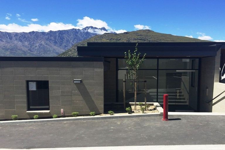 Photo of property in La Residence Du Lac, 15/527 Frankton Road, Queenstown, 9300