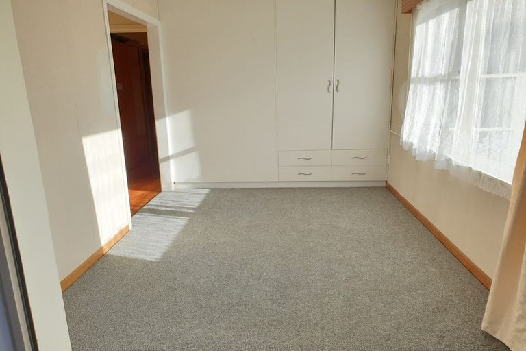 Photo of property in 11 College Road, Northcote, Auckland, 0627