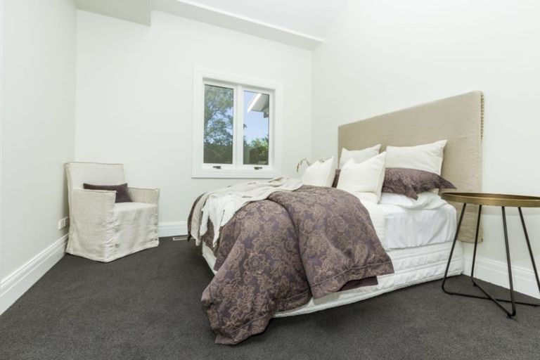 Photo of property in 24 Hinemoa Street, Birkenhead, Auckland, 0626