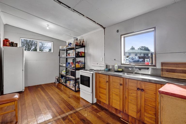 Photo of property in 196 Bridge Street, Eltham, 4322