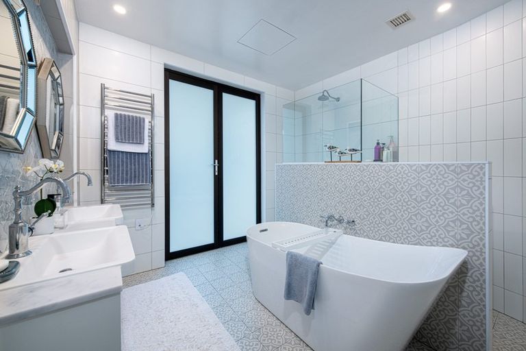 Photo of property in 2/214a Lake Road, Hauraki, Auckland, 0622