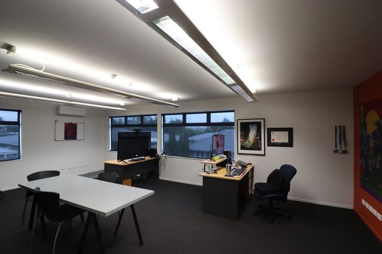 Photo of property in 1/108 Lincoln Road, Henderson, Auckland, 0610