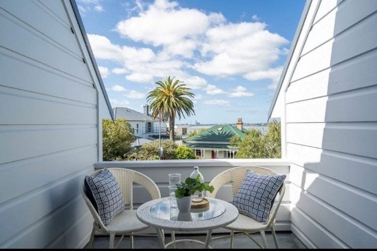 Photo of property in 60 Hackett Street, Saint Marys Bay, Auckland, 1011