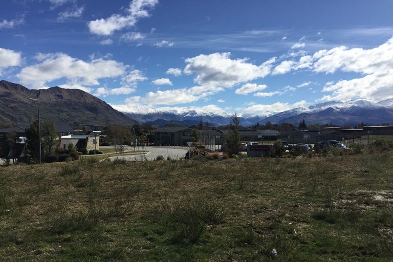 Photo of property in 16 Tuke Lane, Wanaka, 9305