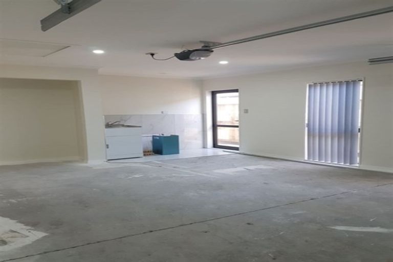 Photo of property in 33 Koroheke Road, Takanini, 2110