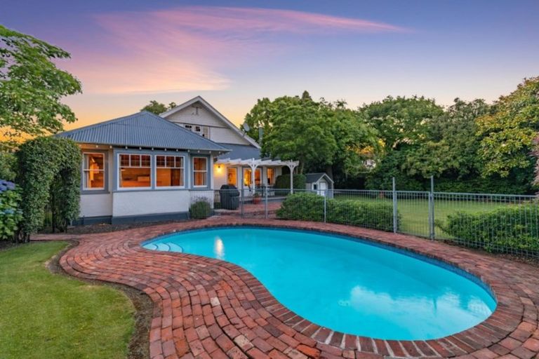 Photo of property in 186 Fendalton Road, Fendalton, Christchurch, 8052