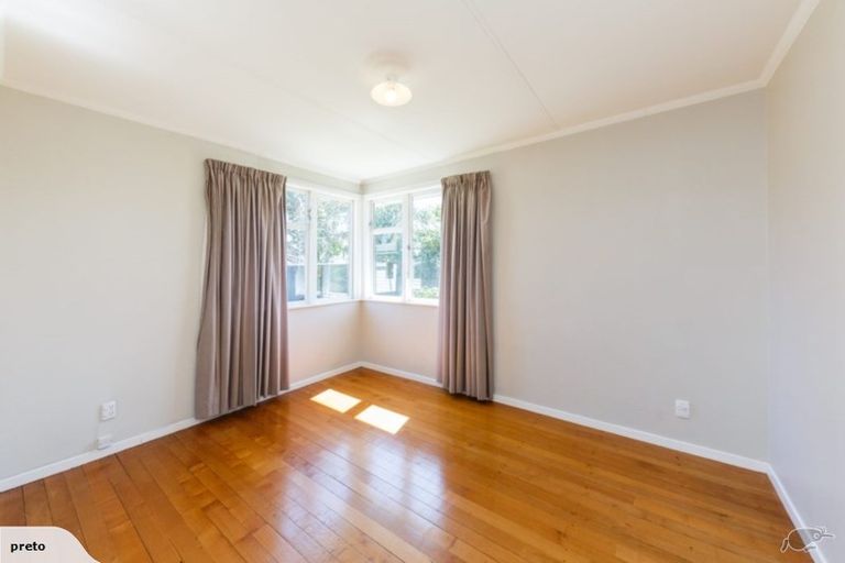 Photo of property in 10 Mokau Place, Terrace End, Palmerston North, 4410