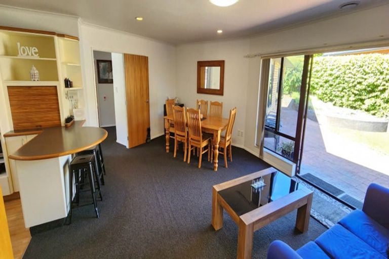 Photo of property in 8 Frank Frethey Place, Highlands Park, New Plymouth, 4312