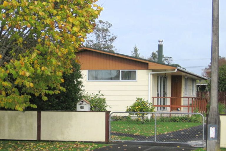 Photo of property in 12 Quo Vadis Place, Red Beach, 0932