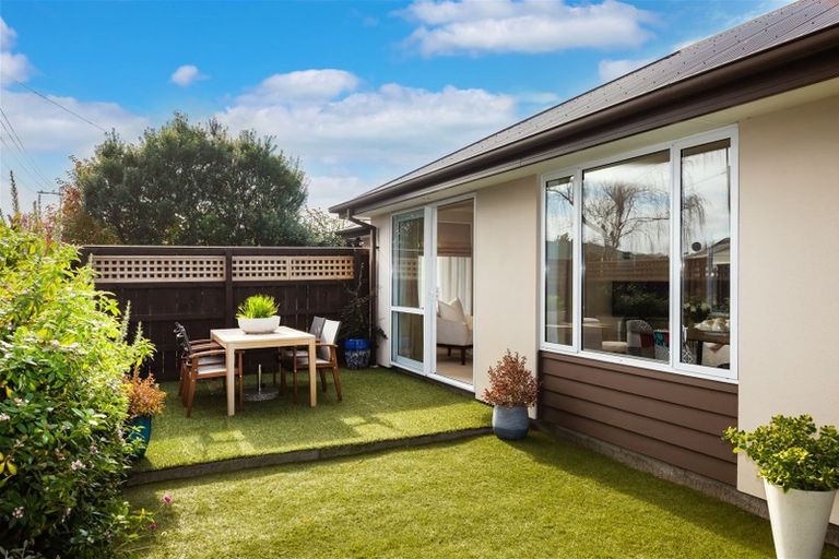 Photo of property in 2 Colina Street, Avonhead, Christchurch, 8042