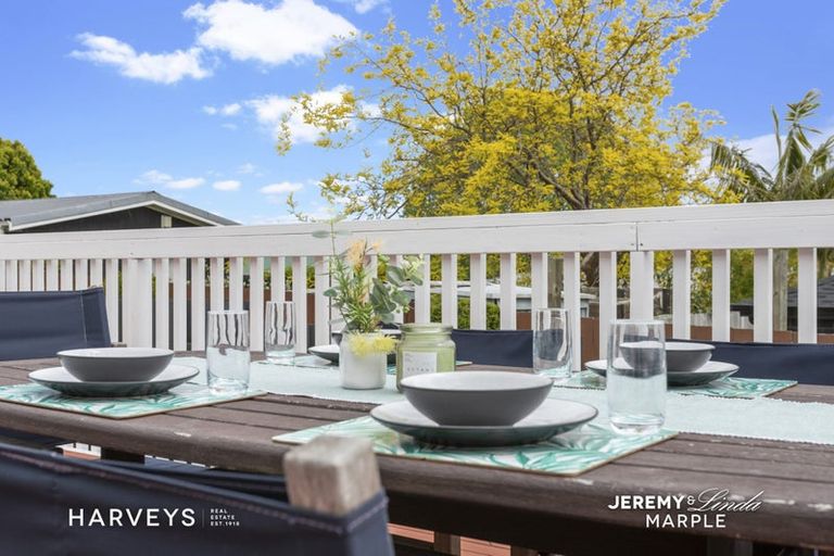 Photo of property in 3 Lex Avenue, Green Bay, Auckland, 0604