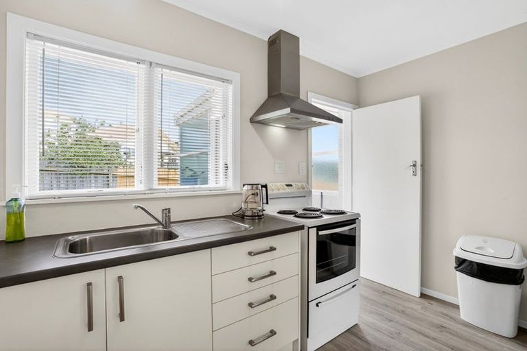 Photo of property in 2/497 Beach Road, Murrays Bay, Auckland, 0630