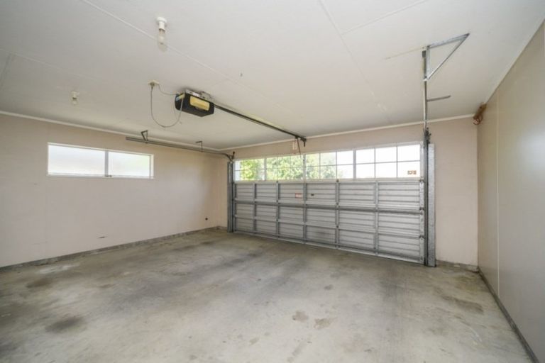 Photo of property in 15 Rosebank Avenue, Kelvin Grove, Palmerston North, 4414